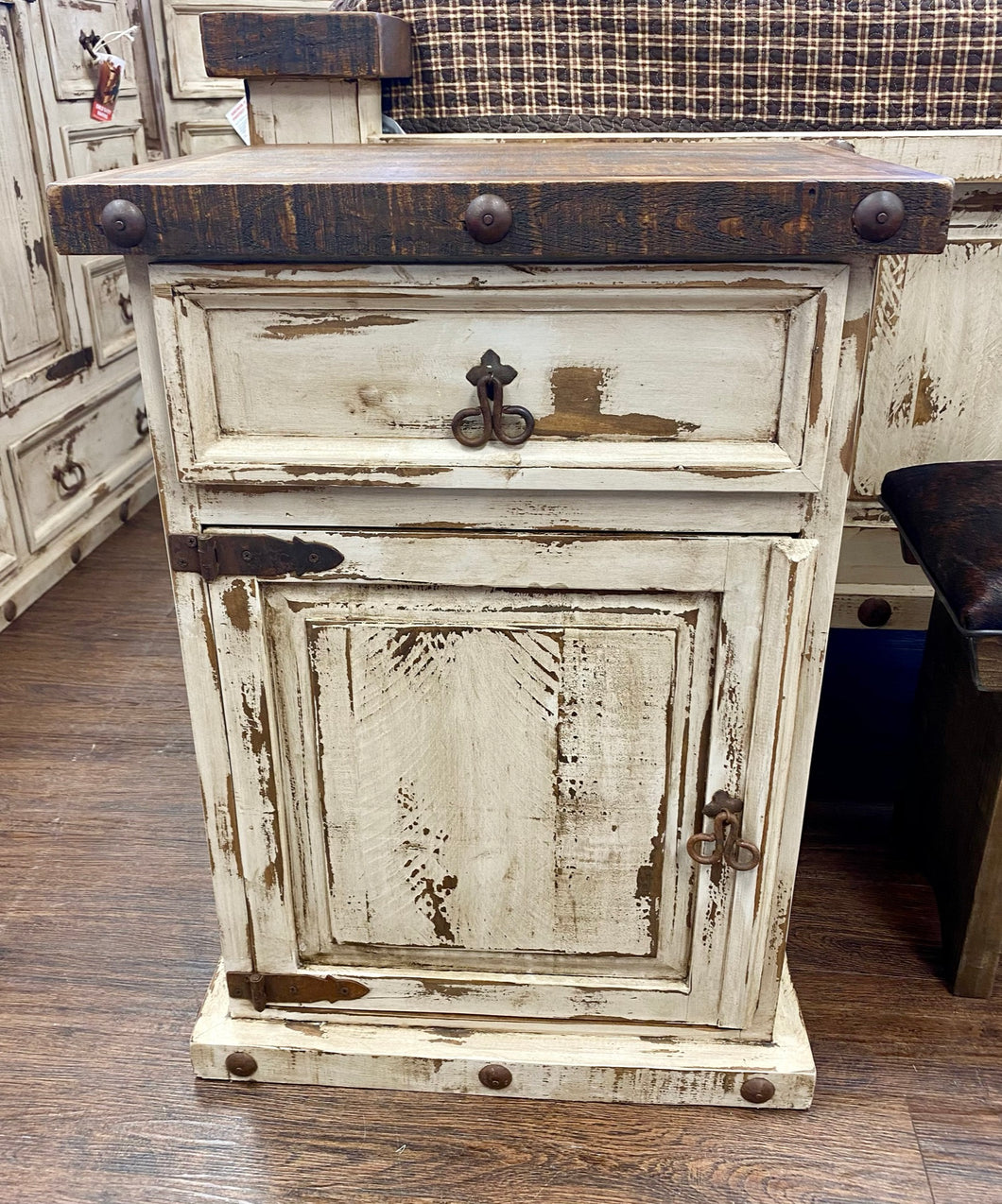 Oldie White Nightstand